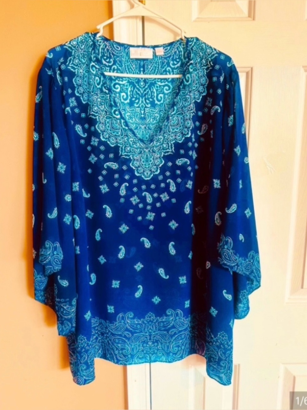 Women’s Blue Paisley V-Neck Tunic Top by  Belle Kim Gravel .  Size 3X